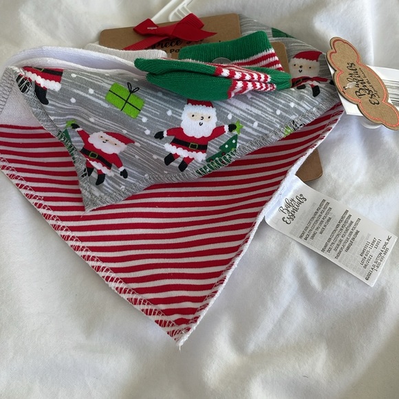 Christmas themed 0-6 months socks and 2  bibs. New with tags - Picture 3 of 4